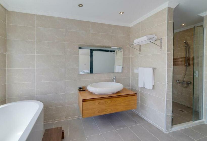 סוויטת ג'וניור עם טרסה, Suess Alaçatı