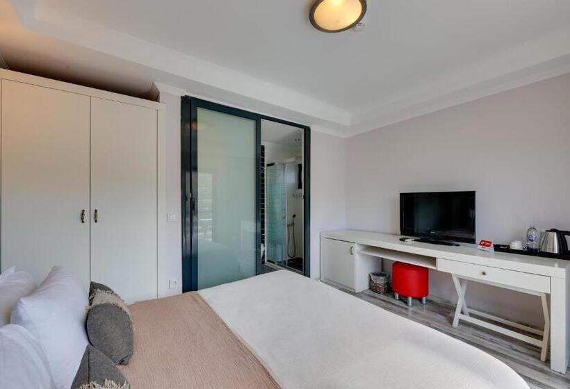 חדר סטנדרט נוף לבריכה, Suess Alaçatı