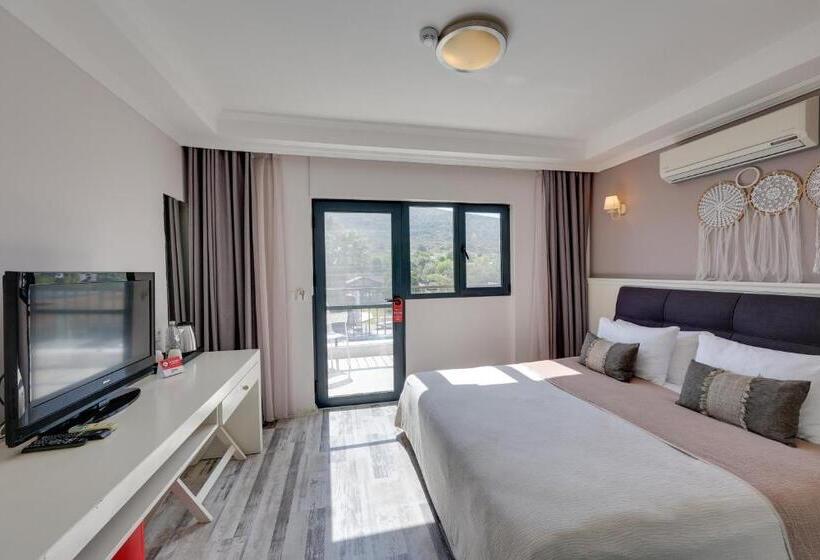 חדר סטנדרט נוף לבריכה, Suess Alaçatı