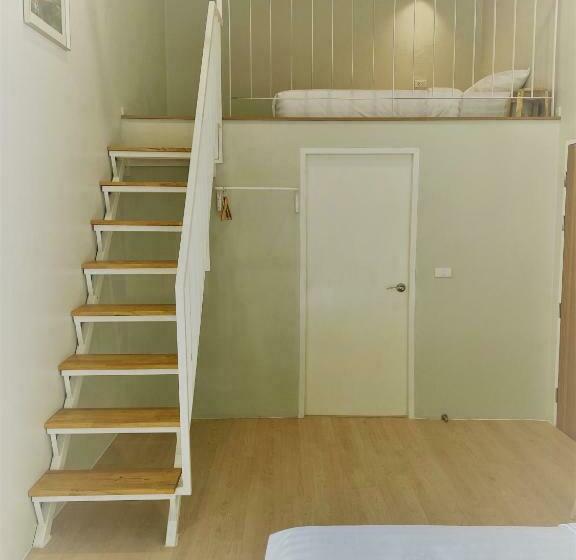 اتاق اجرایی سه نفره, The Belong Boutique