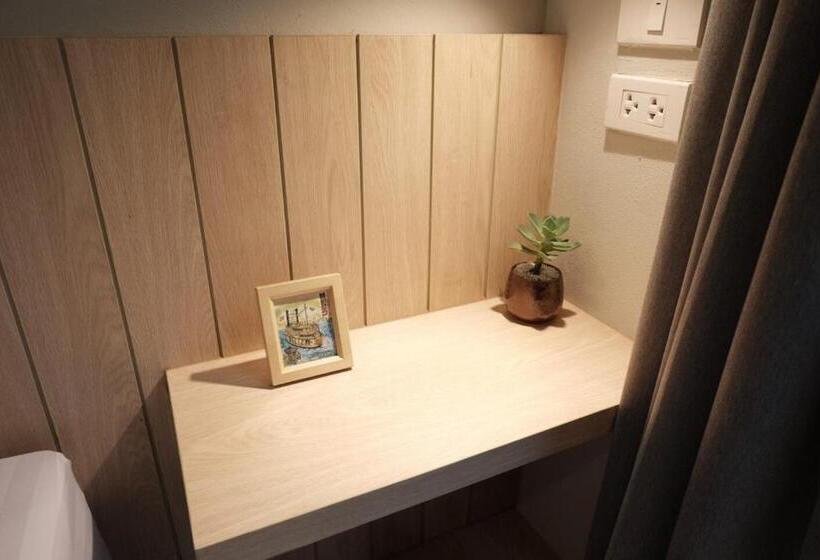 اتاق استاندارد با سرویس بهداشتی مشترک, The Belong Boutique