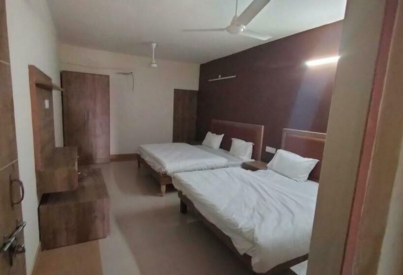 جناح عائلي, Diamond Leaf