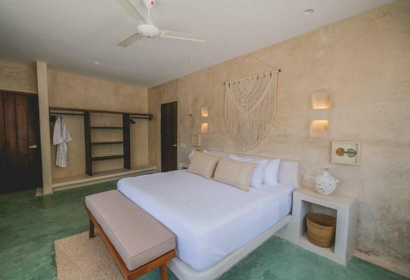 سوییت لوکس, Wakax Hacienda  Cenote & Boutique