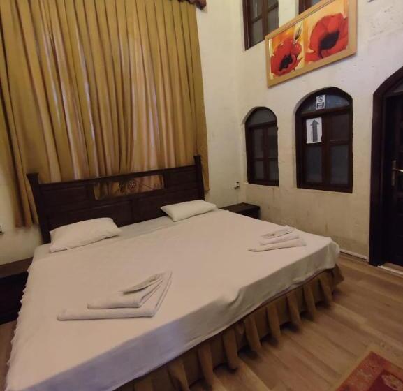 اتاق استاندارد سه نفره, Joselin