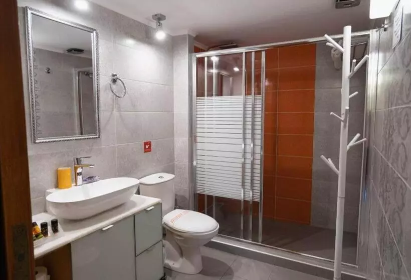 اتاق اکونومی, Arocaria Apartments