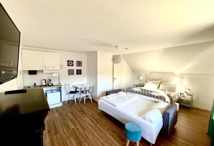 Студио Стандарт с Балконом, Villa Orchard Frankfurt