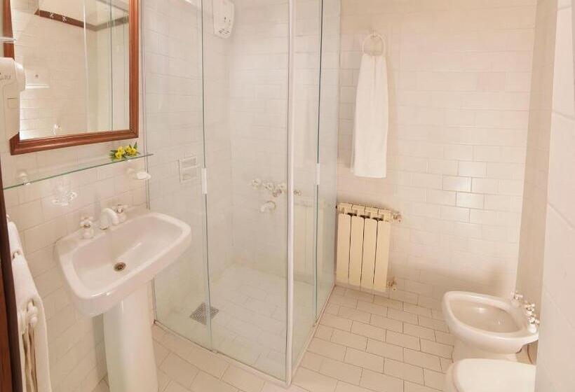 اتاق استاندارد سه نفره, Bremen Hotel & Spa