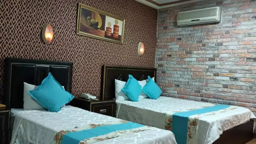 اتاق لوکس خانوادگی, Adana Saray