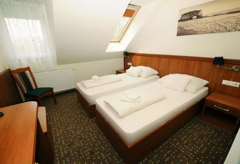 Standard-huone, Barbakán