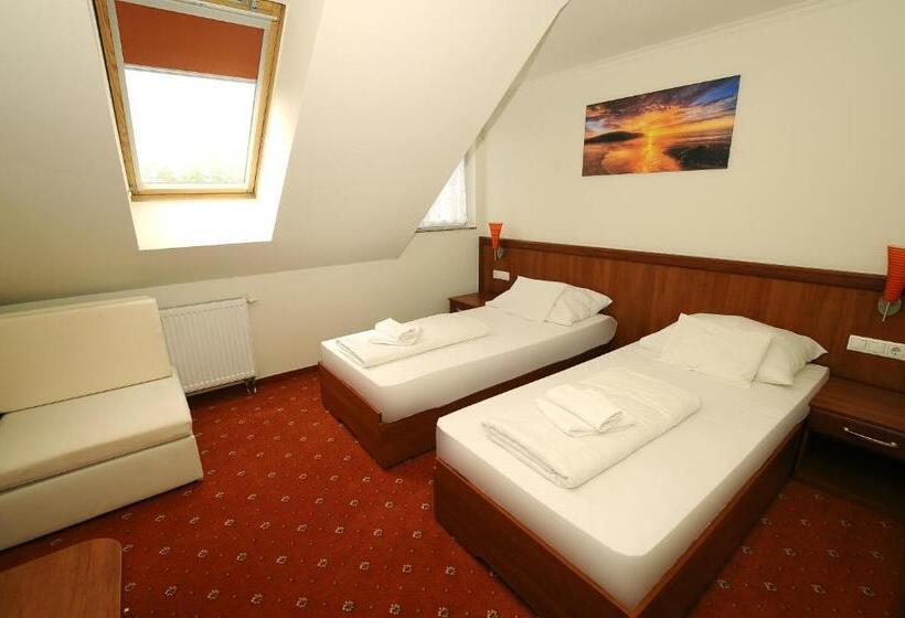 Standard Trippelrum, Barbakán