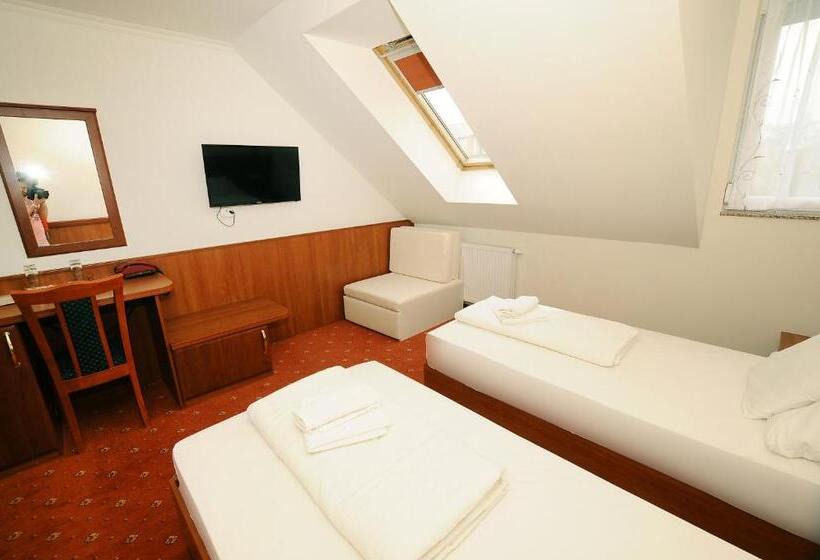 Standard Trippelrum, Barbakán