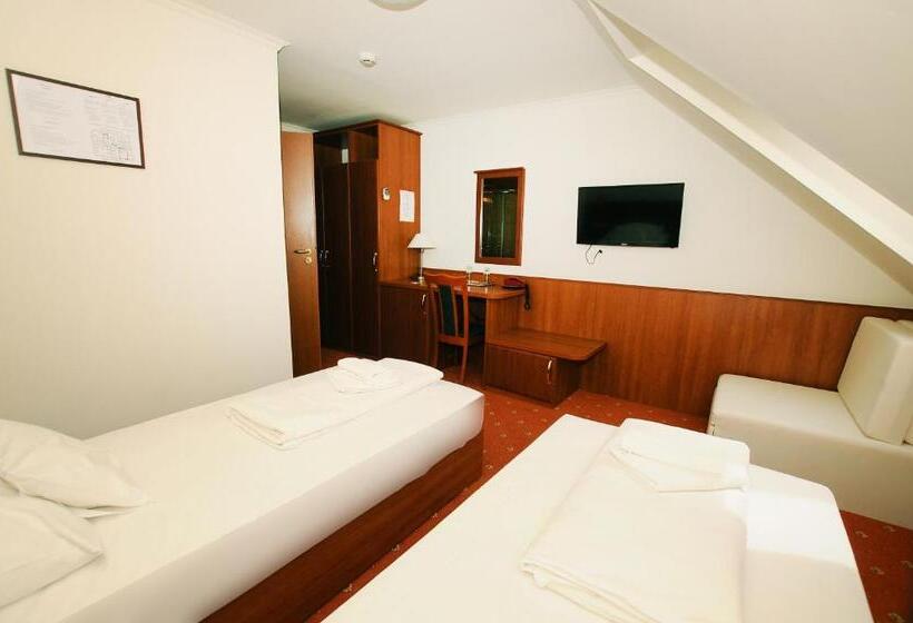 Standard Trippelrum, Barbakán