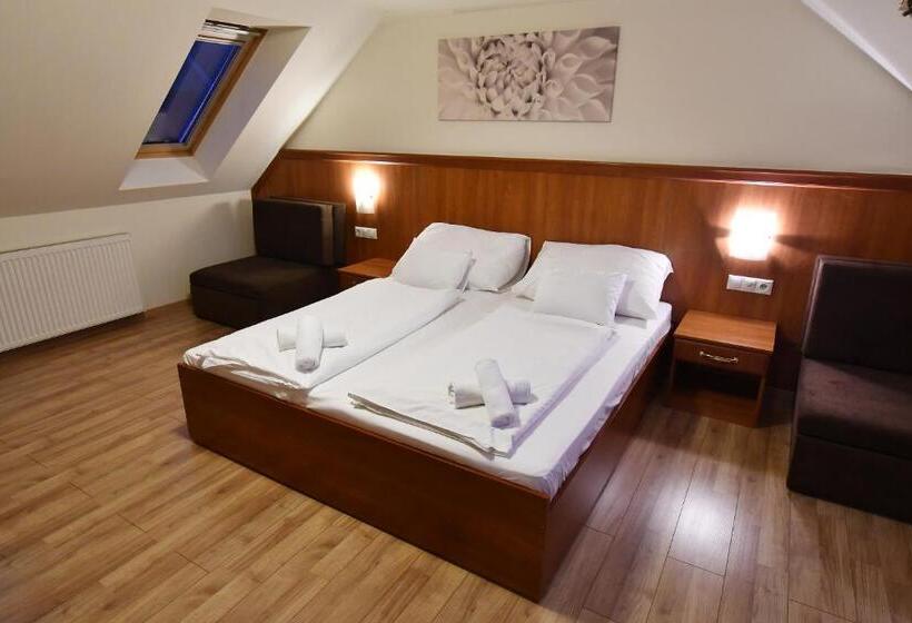 Fyrbädds Standardrum, Barbakán