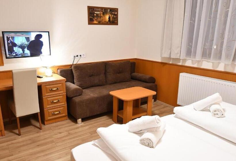 Standard Trippelrum, Barbakán