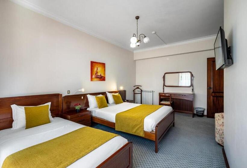 חדר משפחתי, Colmeia