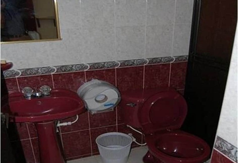 标准单人间, La Casa Del Turista