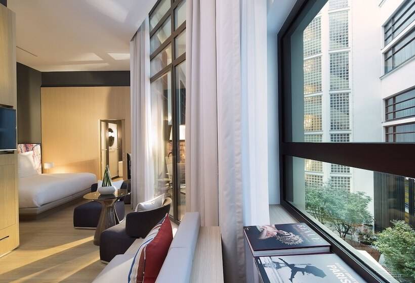 سوئیت جونیور با تراس, Le Cinq Codet