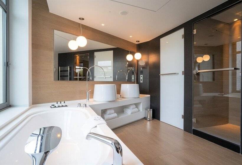 سوئیت با وان آب گرم, Le Cinq Codet