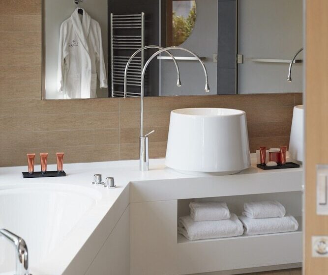 سوئیت با وان آب گرم, Le Cinq Codet