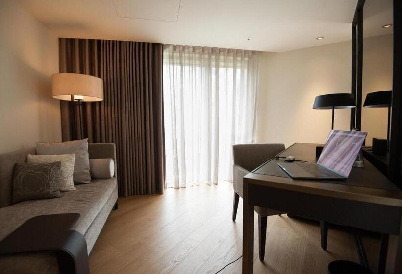 اتاق سوپریور با تخت بزرگ, Madison Taipei