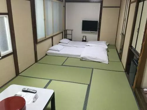 浴室共有スタンダード4人用ルーム, Minshuku Kuwataniya