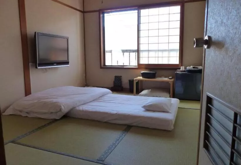 バスルーム共有のシングルスタンダード, Minshuku Kuwataniya