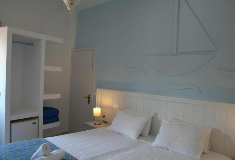 スタンダードルーム, Naiades Almiros River