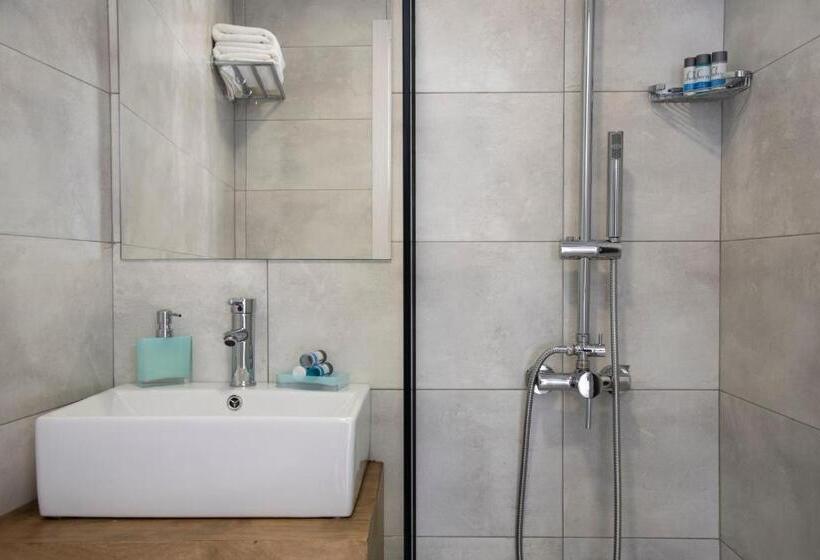 スタンダードトリプルルーム, Naiades Almiros River