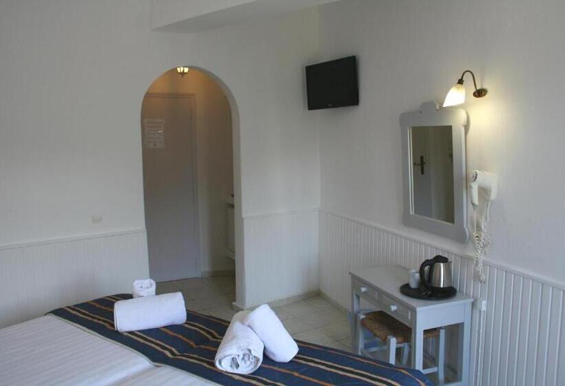 スタンダードトリプルルーム, Naiades Almiros River