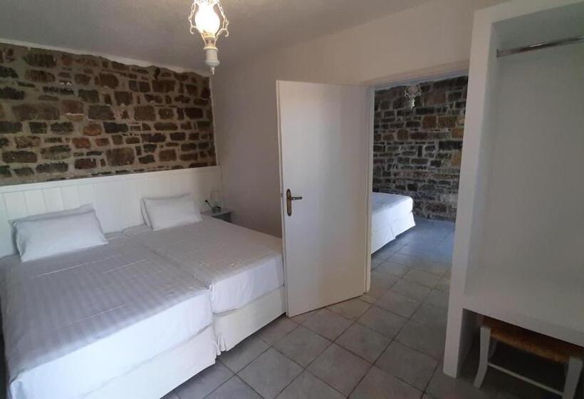 スイート, Naiades Almiros River