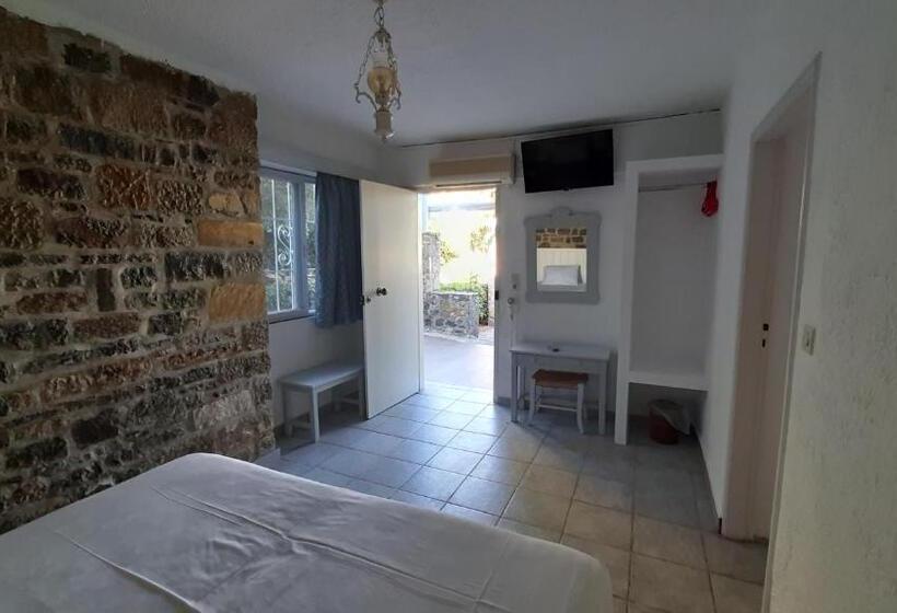 スイート, Naiades Almiros River