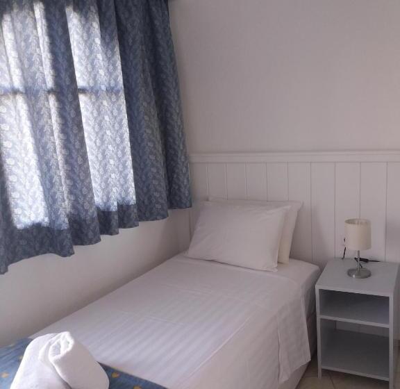 スタンダード4人部屋, Naiades Almiros River