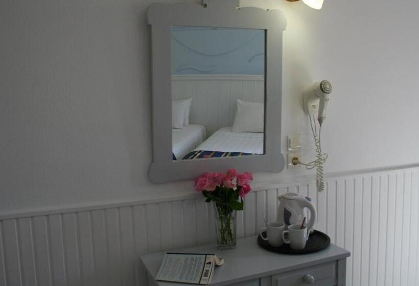 コンフォートトリプルルーム, Naiades Almiros River