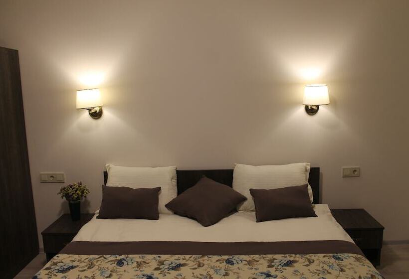 חדר סטנדרט, Nonstop