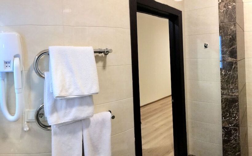 חדר סטנדרט, Nonstop