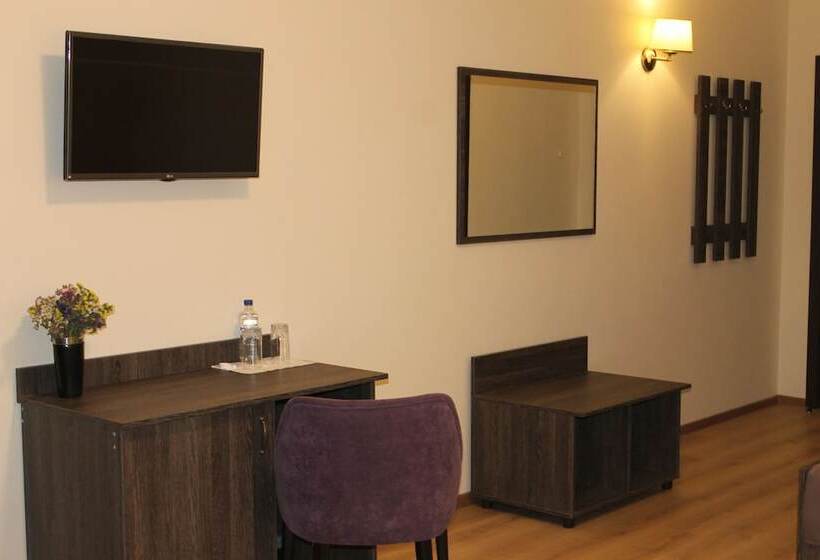 חדר סטנדרט, Nonstop