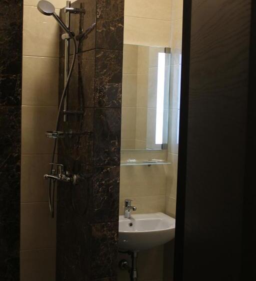 חדר סטנדרט, Nonstop