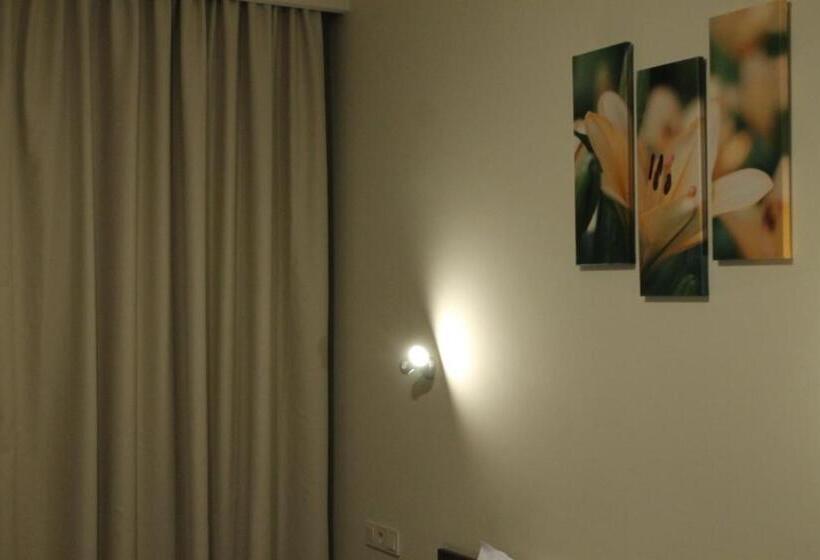 חדר סטנדרט, Nonstop