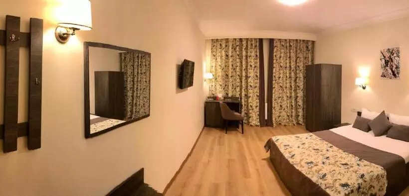 Habitación Estándar, Nonstop