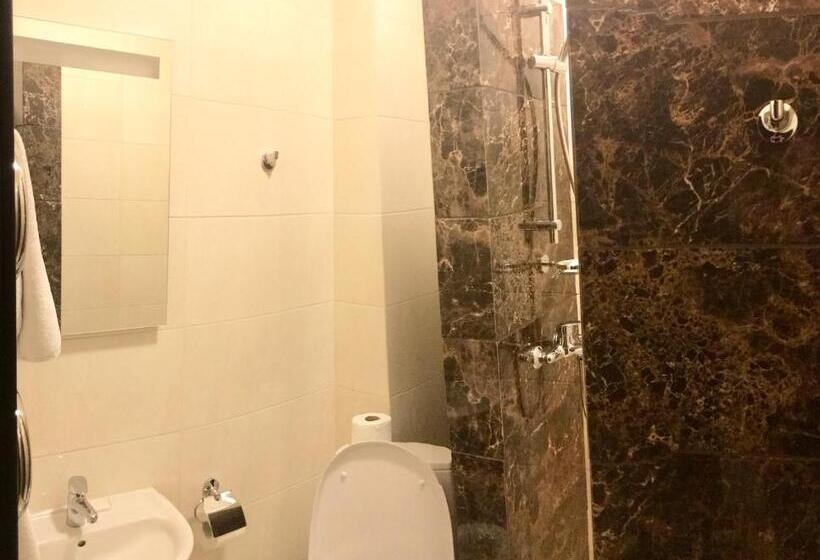 חדר קומפורט יחיד, Nonstop