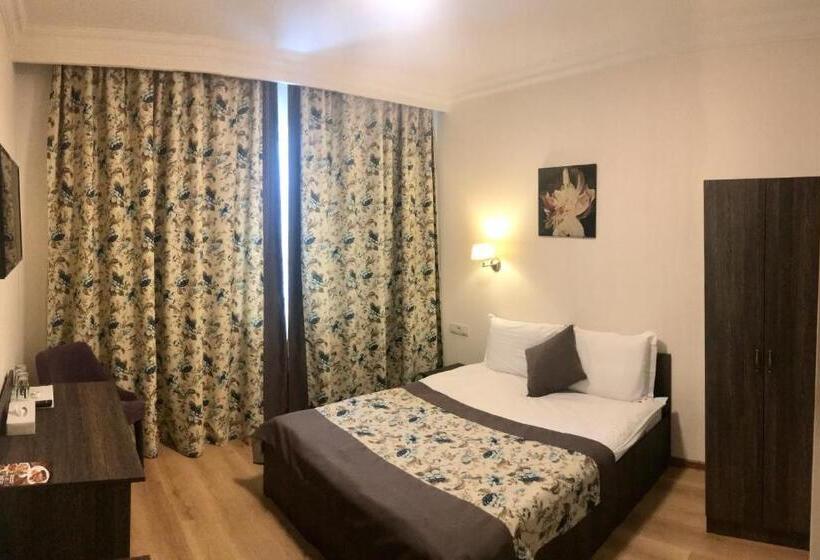 חדר קומפורט יחיד, Nonstop