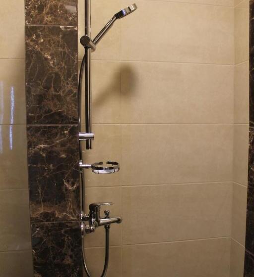 סוויטת ג'וניור משפחתית, Nonstop