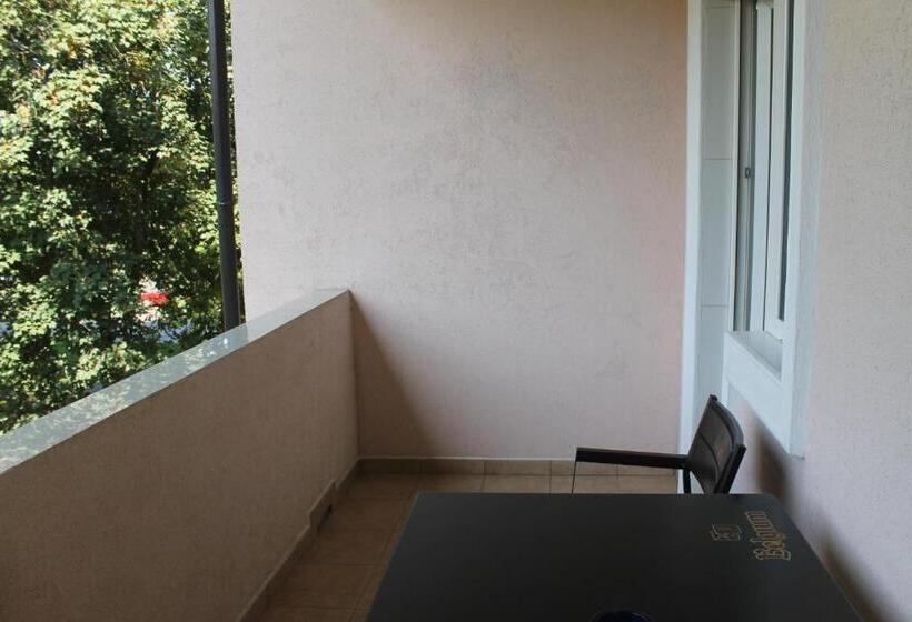 סוויטת ג'וניור משפחתית, Nonstop