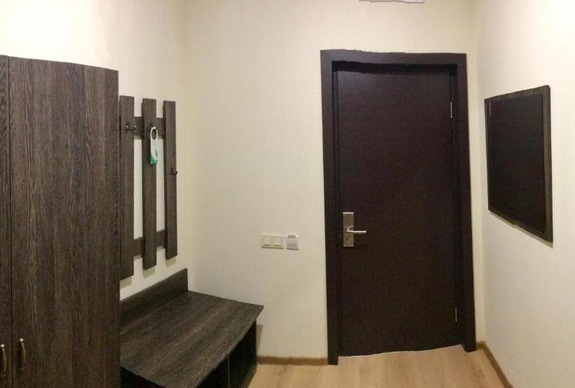 סוויטת ג'וניור משפחתית, Nonstop