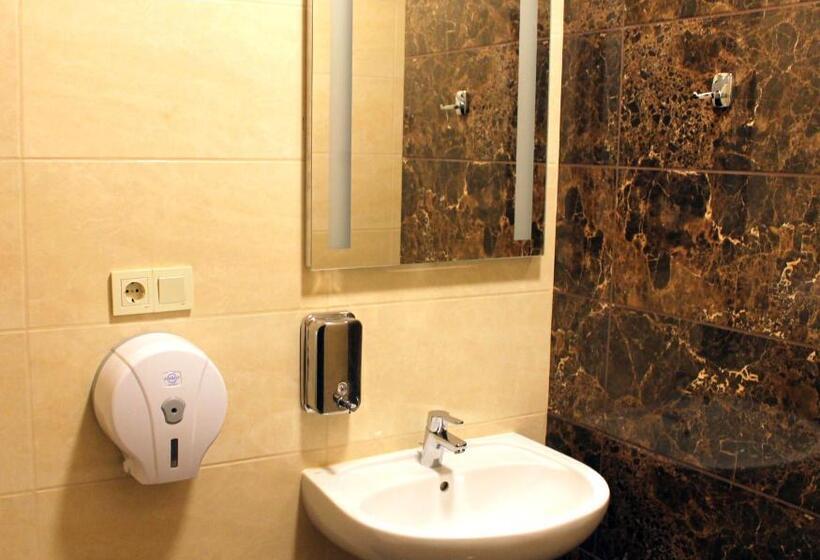 סוויטת ג'וניור נוף לגינה, Nonstop