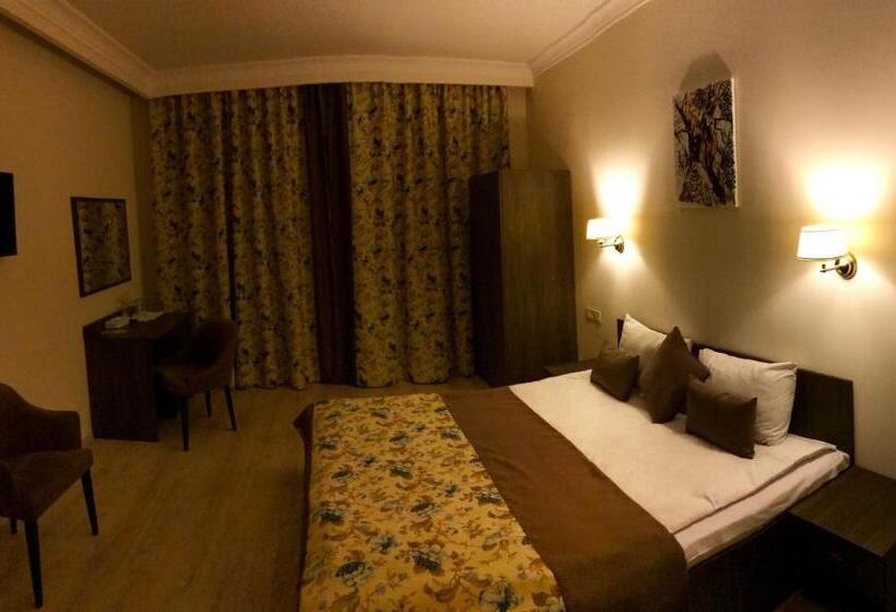 סוויטת ג'וניור נוף לגינה, Nonstop