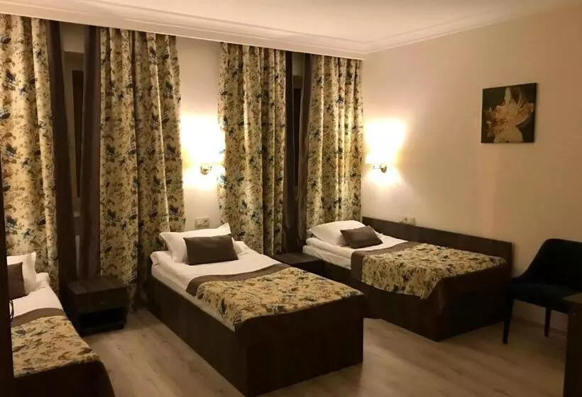 Habitación Triple Clásica, Nonstop