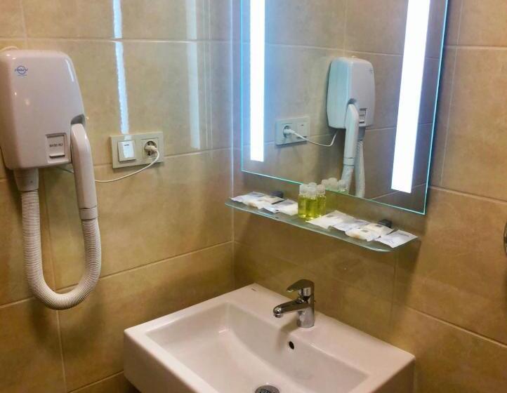 סוויטה משפחתית 2 חדרי שינה, Nonstop