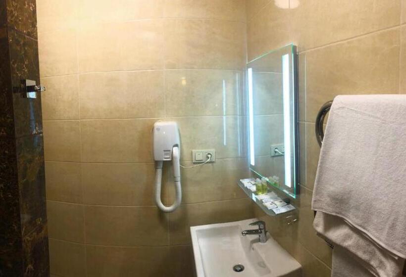 סוויטה משפחתית 2 חדרי שינה, Nonstop