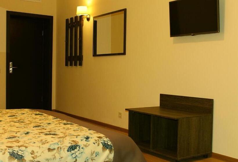 חדר סטנדרט, Nonstop